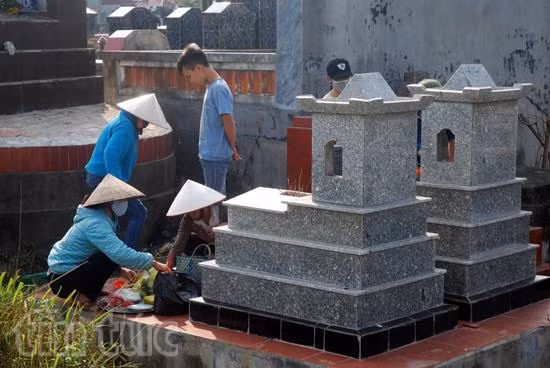 Cuối năm, đi tảo mộ mời ông bà về ăn Tết ảnh 2