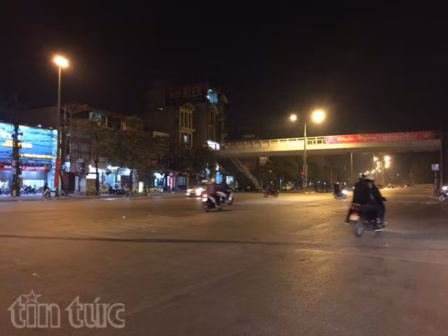 Hà Nội thanh vắng ngày 30 Tết ảnh 7
