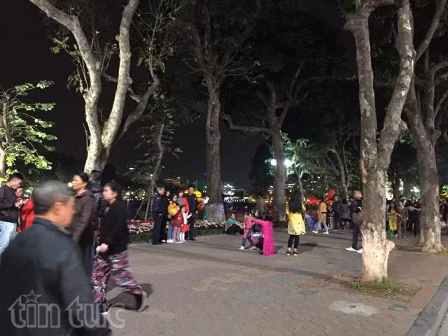 Hà Nội thanh vắng ngày 30 Tết ảnh 8