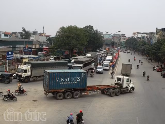Người dân ùn ùn về quê, nhiều tuyến đường bị ùn tắc ảnh 3