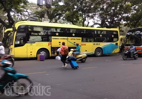 Thành phố Hồ Chí Minh: 'Xe dù', 'bến cóc' lộng hành từ nội đô đến cửa ngõ ảnh 3