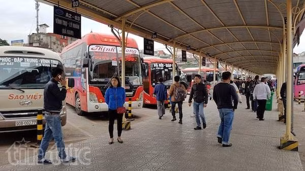 Cận Tết, các bến xe "căng thẳng' vì lượng hành khách tăng mạnh ảnh 2