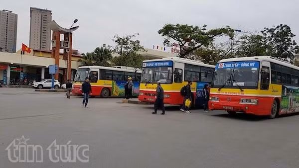 Trên 10.000 lượt xe buýt/ngày phục vụ người dân dịp Tết ảnh 1