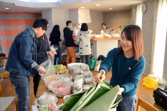 Kỳ công làm bánh chưng ngày Tết ở Nhật Bản ảnh 2
