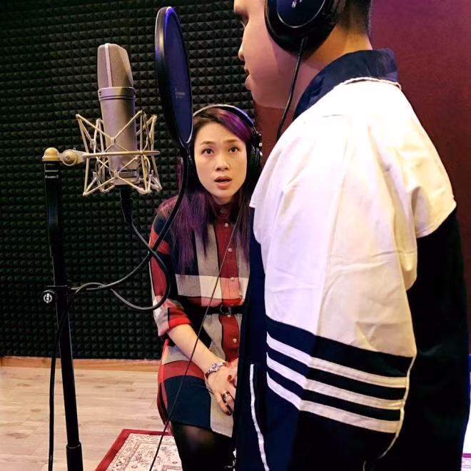 Mỹ Tâm và cậu bé khiếm thị thu album 'Sầu tím thiệp hồng' ảnh 4