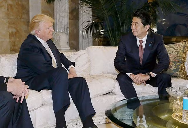Ông Trump cam kết bảo vệ an ninh cho Nhật Bản ảnh 1