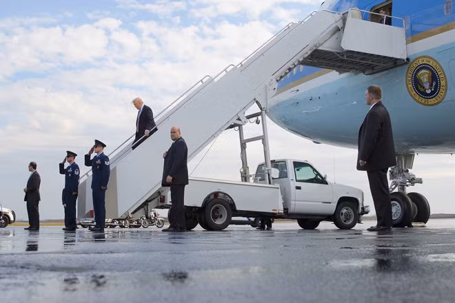 Lần đầu đi Không lực Một, tân Tổng thống Mỹ Donald Trump khen không tiếc lời ảnh 3