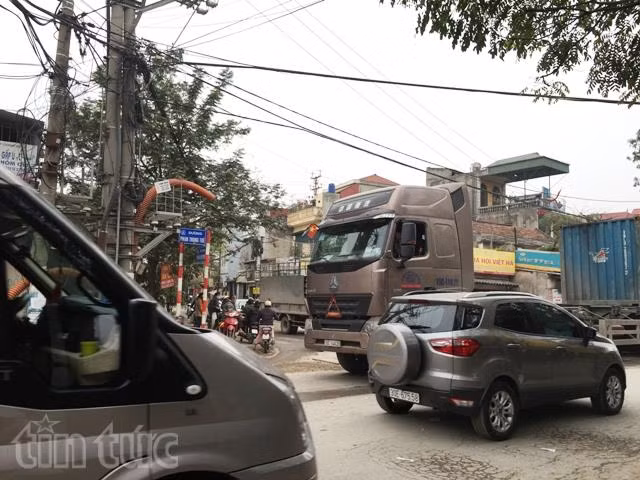 Người dân ùn ùn về quê, nhiều tuyến đường bị ùn tắc ảnh 4