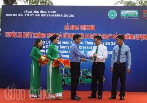 Khai trương tuyến xe buýt điện đầu tiên tại TP Hồ Chí Minh ảnh 2