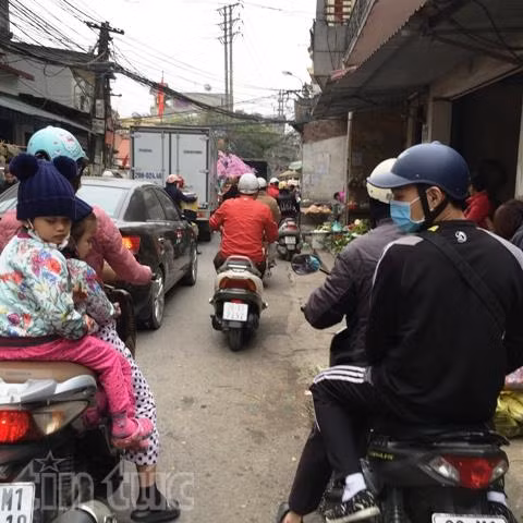 Người dân ùn ùn về quê, nhiều tuyến đường bị ùn tắc ảnh 5