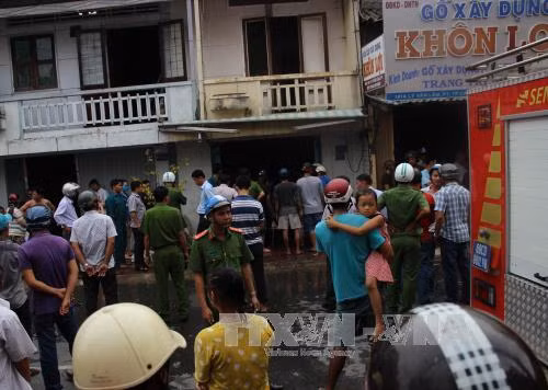 Tự đốt nhà vì 'ngáo đá' ảnh 1
