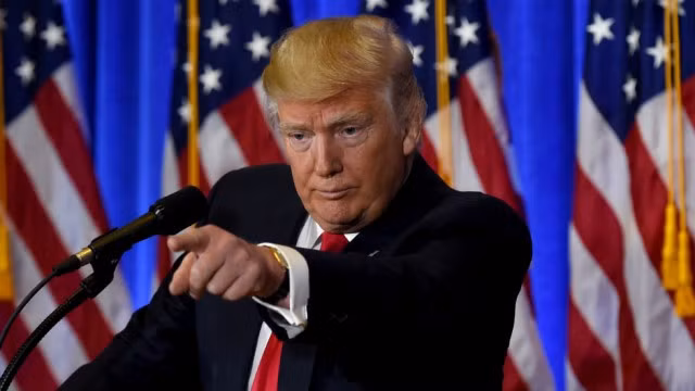 Nghe lời an ninh, ông Trump bỏ dùng điện thoại cá nhân ảnh 1
