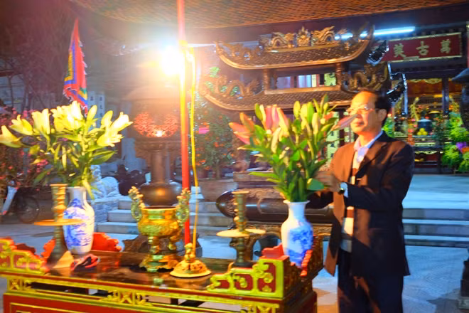 Trước giờ tế lễ giao thừa ở Đền Đô ảnh 2