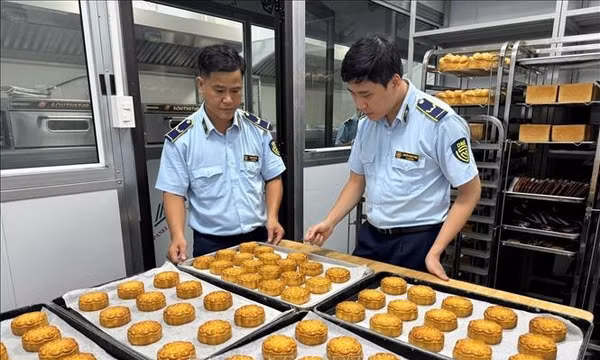 Phát hiện nhiều vi phạm tại cơ sở sản xuất, kinh doanh bánh Trung thu