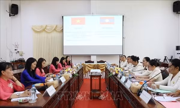 Tăng cường hợp tác toàn diện giữa Hội phụ nữ địa phương Việt Nam - Lào