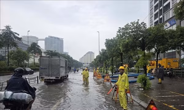 Hà Nội: Nhiều điểm ngập đã rút hết nước, giao thông đi lại bình thường