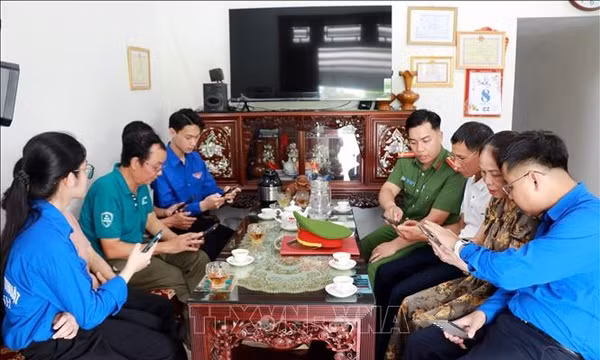 Thu hẹp khoảng cách số cho công dân
