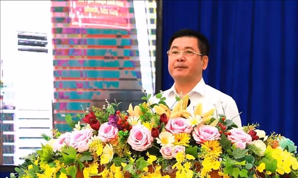 Phó Chủ tịch Quốc hội Nguyễn Hồng Diên tiếp xúc cử tri tại Gia Lai