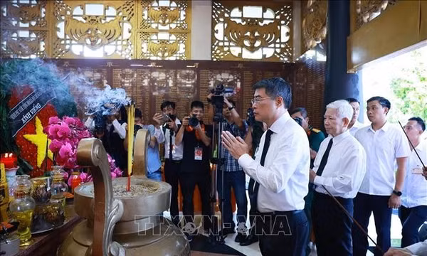 Thủ tướng dự Lễ viếng, truy điệu và an táng hài cốt liệt sĩ tại Công viên Lê Thị Riêng