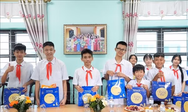 Trao yêu thương cho trẻ em hoàn cảnh đặc biệt
