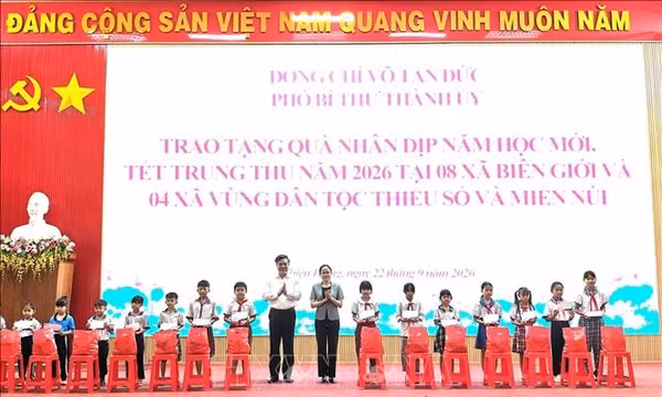 Chăm lo Trung thu cho trẻ em vùng biên giới, dân tộc thiểu số