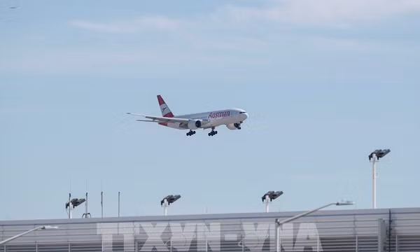Máy bay Austrian Airlines bị đe dọa đánh bom, buộc phải hạ cánh khẩn cấp