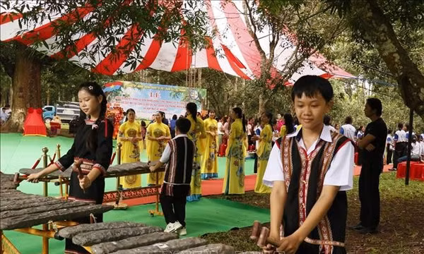 Nối dài dòng chảy đam mê nghệ thuật trình diễn đàn đá