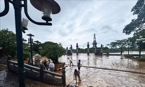 Quảng Trị khẩn trương vệ sinh nhà cửa, các điểm di tích sau lũ