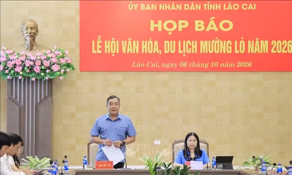 Mường Lò mở hội: 2.026 người dân tộc Thái biểu diễn màn Đại Xòe