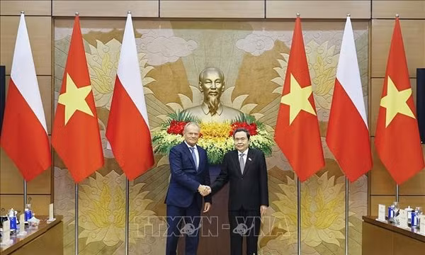 Chủ tịch Quốc hội Trần Thanh Mẫn hội kiến Thủ tướng Ba Lan