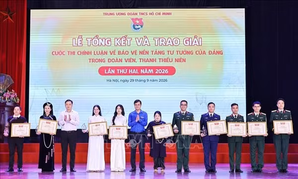 Trao giải Cuộc thi Chính luận bảo vệ tư tưởng của Đảng trong thanh niên