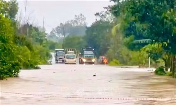 Nhiều khu dân cư ở Đắk Lắk ngập sâu do mưa lớn