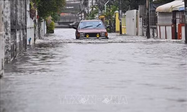 Mở các kênh khẩn cấp hỗ trợ du khách trong vùng lụt Bangkok