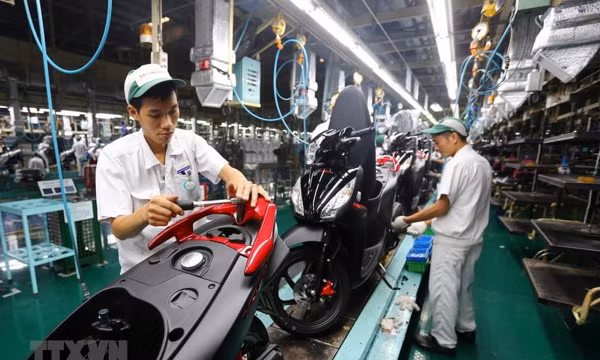 Doanh số xe máy Việt Nam vượt 2 triệu chiếc, xe xăng vẫn tăng trưởng