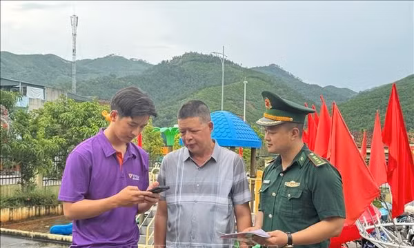 Trang bị 'lá chắn số' thiết thực cho đồng bào vùng biên