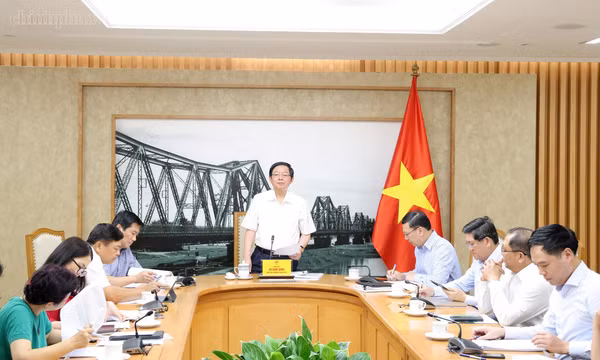 Khẩn trương triển khai dự án cấp nước vùng Tây Nam sông Hậu