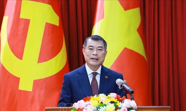 Thủ tướng Lê Minh Hưng gặp gỡ cộng đồng người Việt Nam tại Lào