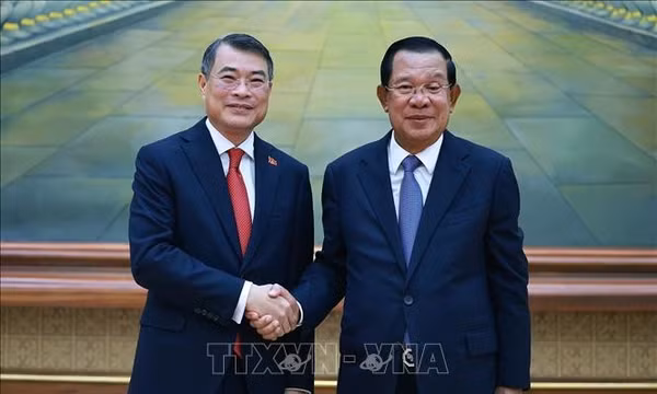 Thủ tướng Lê Minh Hưng gặp Chủ tịch Đảng Nhân dân Campuchia, Chủ tịch Thượng viện Hun Sen