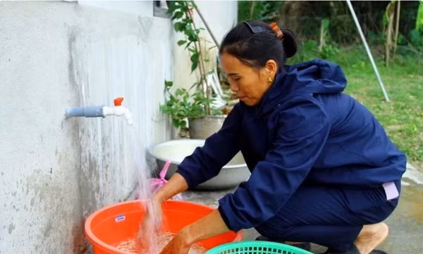 Cấp nước nhỏ lẻ để đưa nước sạch đến vùng khó