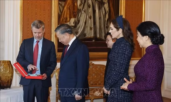 Tổng Bí thư, Chủ tịch nước Tô Lâm nhận Huân chương cao quý của Vương quốc Đan Mạch
