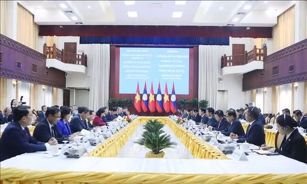 Phó Thủ tướng Phạm Gia Túc thăm và làm việc tại Lào