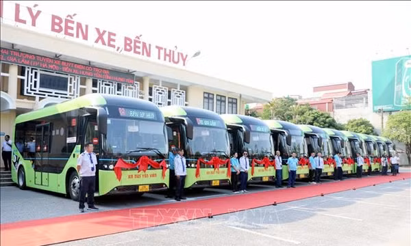 Khai trương tuyến xe buýt điện có trợ giá Hà Nội - Hưng Yên