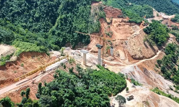Vượt khó, tăng tốc thi công cao tốc Hòa Bình - Mộc Châu 