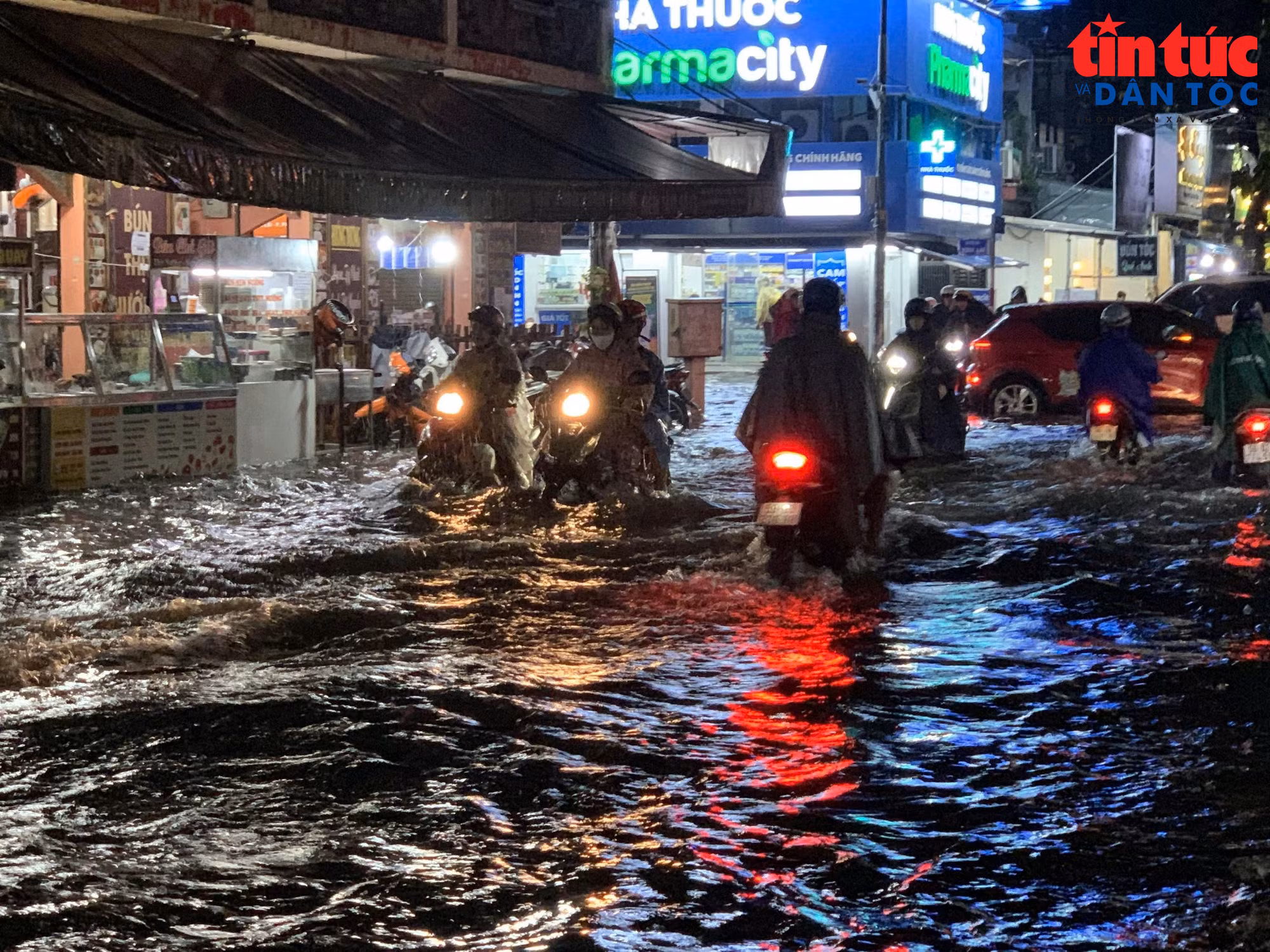 TP Hồ Chí Minh có nắng ban ngày, chiều tối xuất hiện mưa rào và dông rải rác trong những ngày đầu tháng 10.