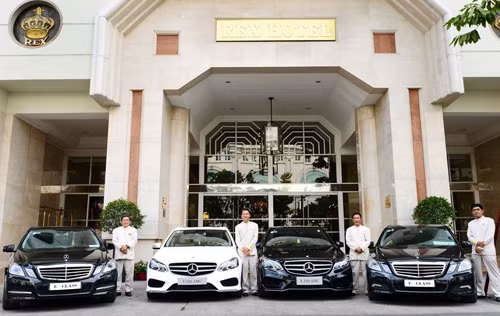 Mercedes-Benz bàn giao thêm 2 xe E-Class cho khách sạn Rex ảnh 1
