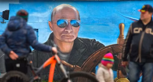 Ông Putin đến bán đảo Crimea ảnh 1
