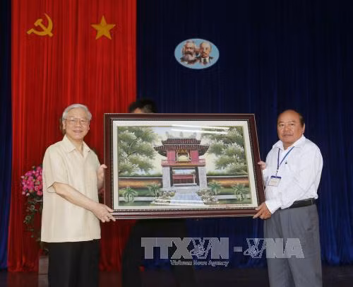 Tổng Bí thư Nguyễn Phú Trọng thăm và làm việc tại Long An ảnh 2