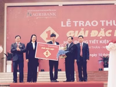 Agribank trao giải 1 tỷ đồng cho khách hàng may mắn ảnh 1
