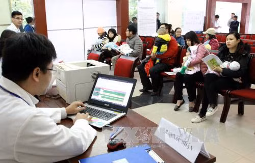 Nhọc nhằn đăng ký tiêm vắcxin Pentaxim qua mạng ảnh 1
