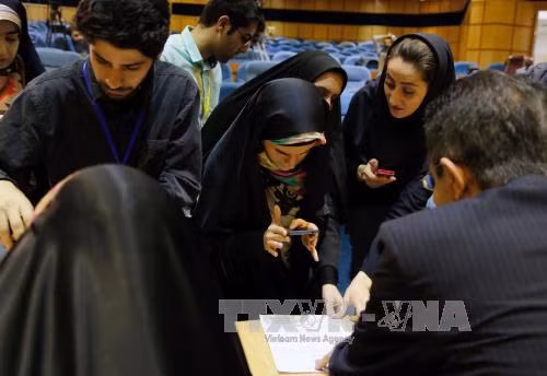 Iran ấn định thời điểm tổ chức bầu cử quốc hội vòng hai ảnh 1